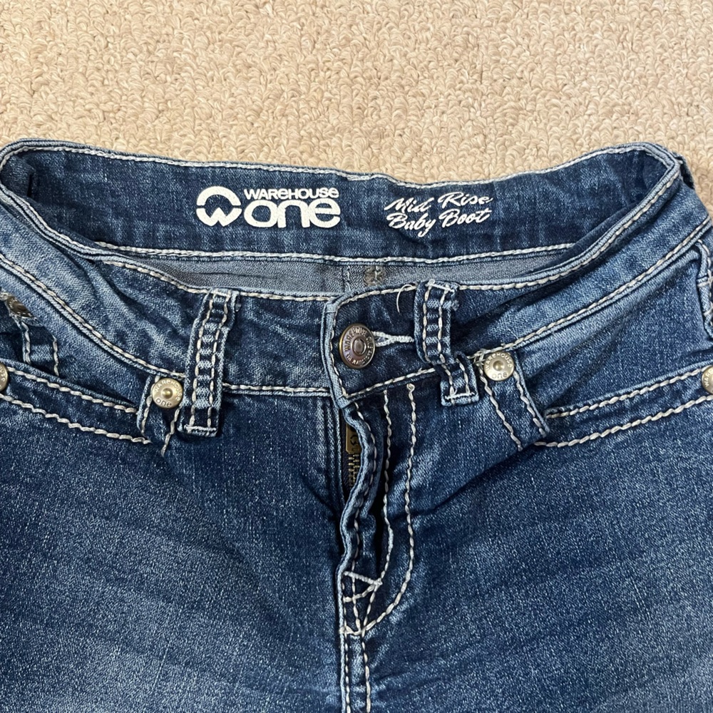 Stylish Indigo Women's Flare Jeans - Picture 6 of 7